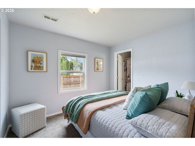 13815 Se STEELE St, Portland, OR 97236
