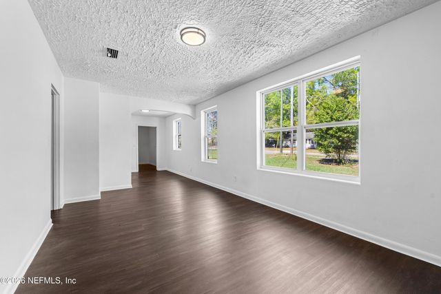 3250 SOUTEL Drive, Jacksonville, FL 32208