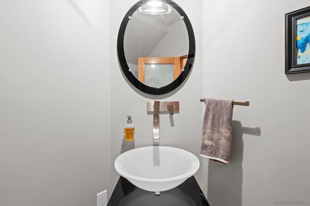 150 Juniper Ave, Carlsbad, CA 92008