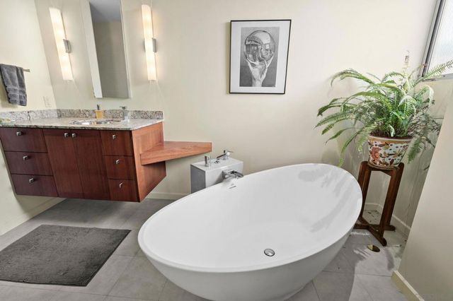 150 Juniper Ave, Carlsbad, CA 92008