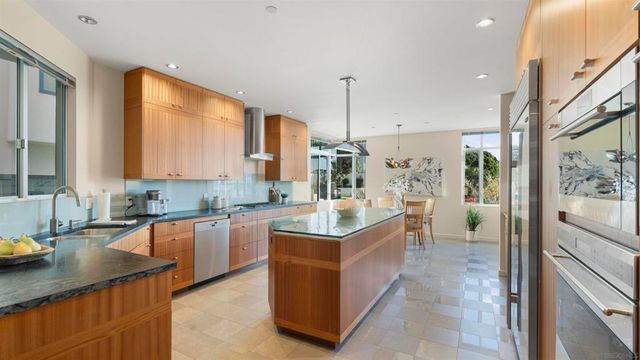 150 Juniper Ave, Carlsbad, CA 92008