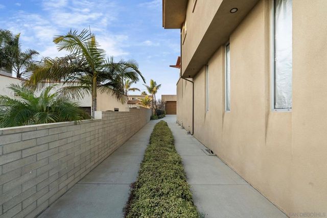 150 Juniper Ave, Carlsbad, CA 92008