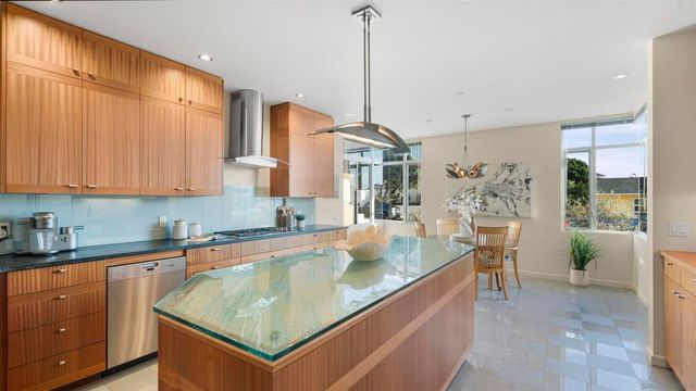 150 Juniper Ave, Carlsbad, CA 92008