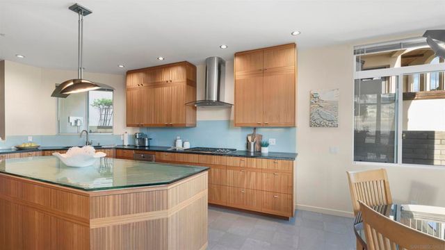 150 Juniper Ave, Carlsbad, CA 92008