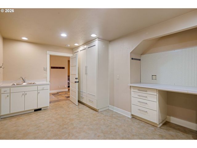 85789 LORANE Hwy, Eugene, OR 97405