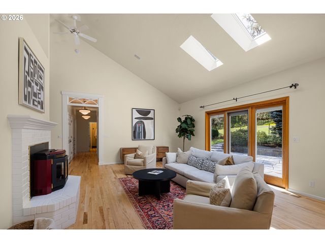 85789 LORANE Hwy, Eugene, OR 97405