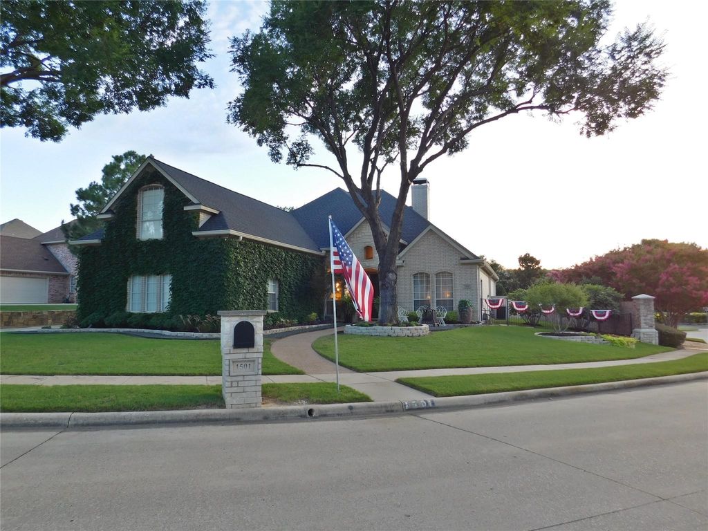 1501 Oakhollow Drive, Corinth, TX 76210