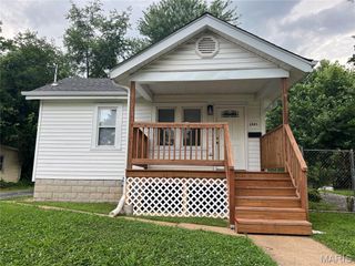 3221 W Milton Avenue, Breckenridge Hills, MO 63114