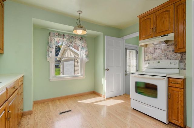 833 N BUCHANAN STREET, Green Bay, WI 54303