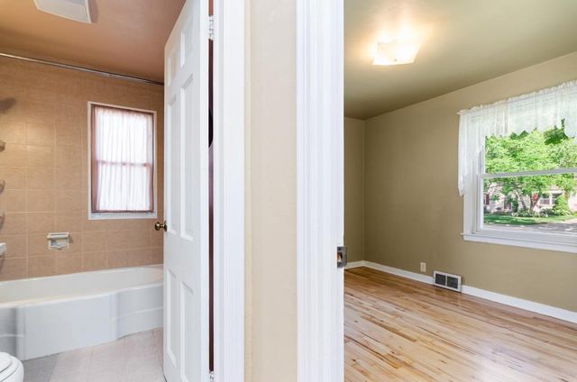 833 N BUCHANAN STREET, Green Bay, WI 54303