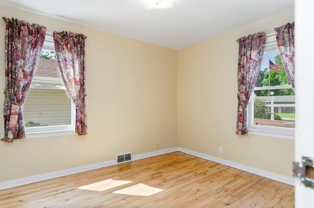 833 N BUCHANAN STREET, Green Bay, WI 54303