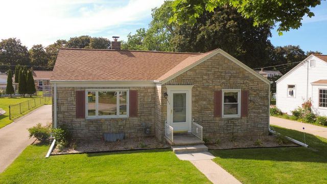 833 N BUCHANAN STREET, Green Bay, WI 54303