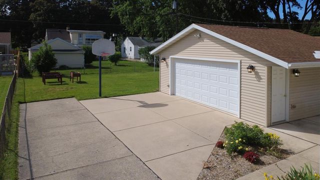 833 N BUCHANAN STREET, Green Bay, WI 54303