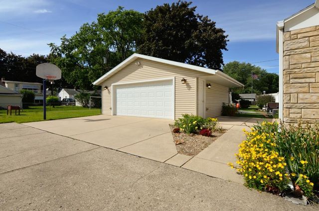 833 N BUCHANAN STREET, Green Bay, WI 54303