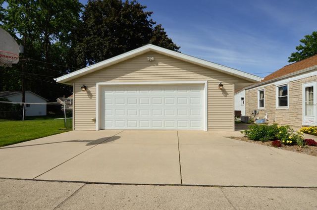 833 N BUCHANAN STREET, Green Bay, WI 54303
