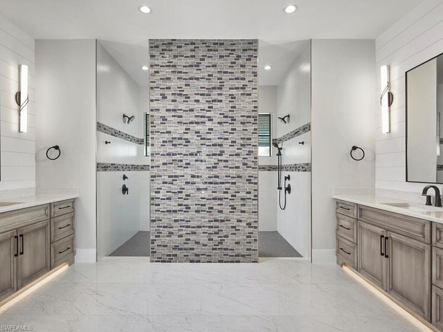 999 Spruce CT, Marco Island, FL 34145