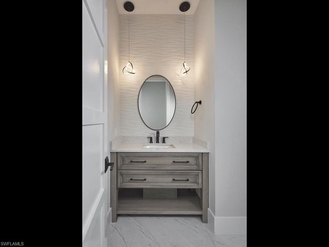 999 Spruce CT, Marco Island, FL 34145