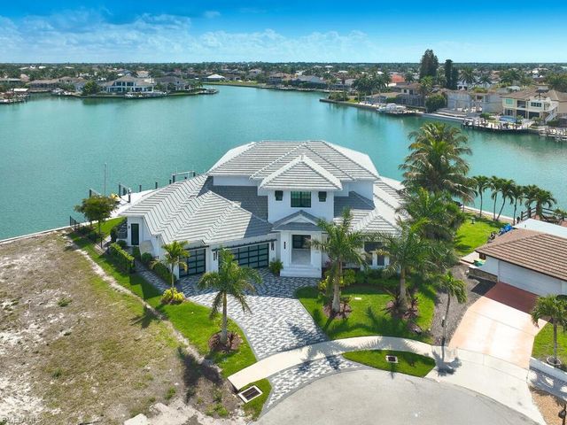 999 Spruce CT, Marco Island, FL 34145