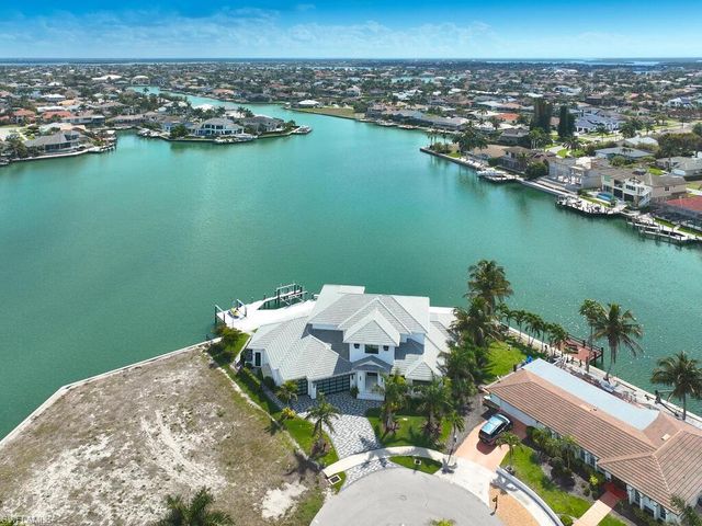 999 Spruce CT, Marco Island, FL 34145