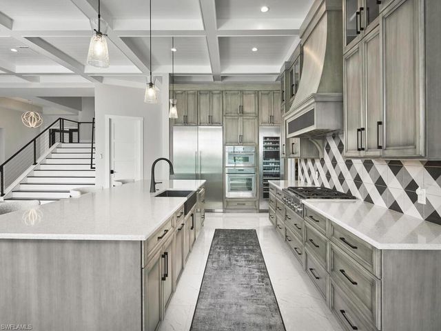 999 Spruce CT, Marco Island, FL 34145