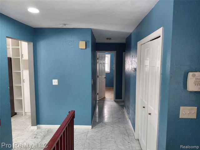 8445 Crestshire Drive, Ypsilanti, MI 48197