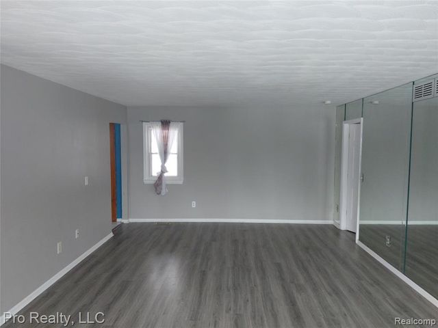 8445 Crestshire Drive, Ypsilanti, MI 48197