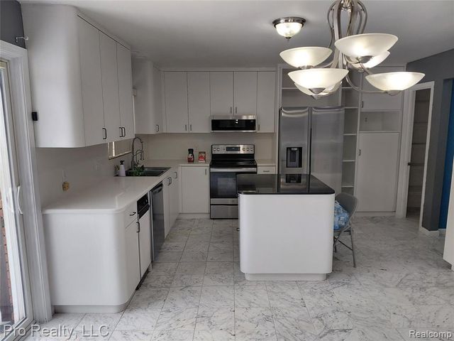 8445 Crestshire Drive, Ypsilanti, MI 48197