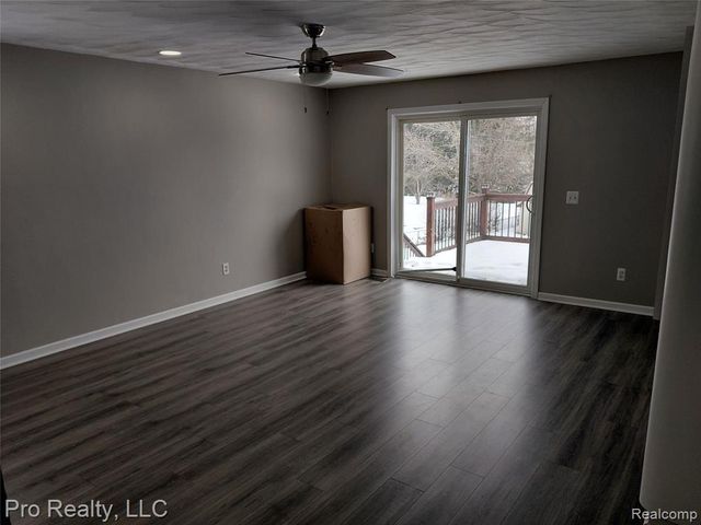 8445 Crestshire Drive, Ypsilanti, MI 48197