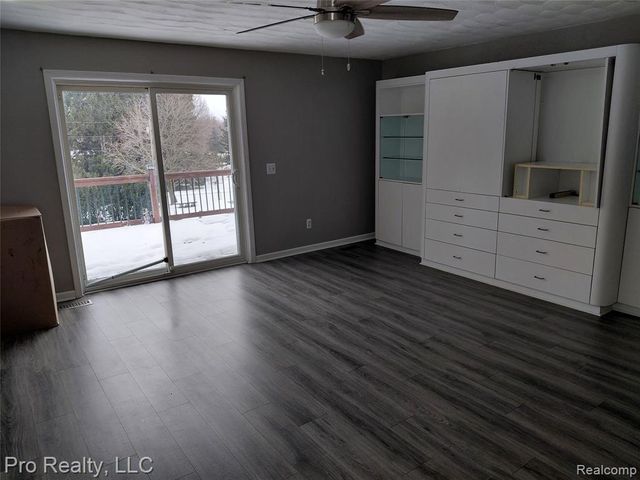 8445 Crestshire Drive, Ypsilanti, MI 48197