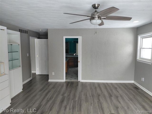 8445 Crestshire Drive, Ypsilanti, MI 48197