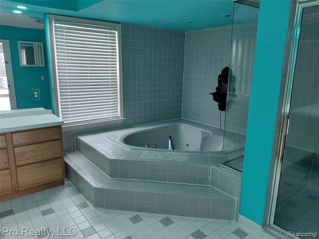 8445 Crestshire Drive, Ypsilanti, MI 48197