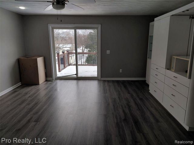 8445 Crestshire Drive, Ypsilanti, MI 48197