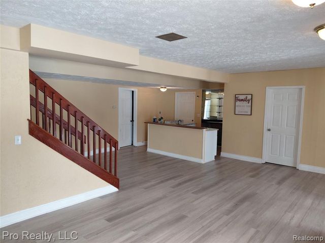 8445 Crestshire Drive, Ypsilanti, MI 48197