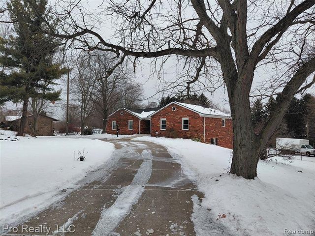 8445 Crestshire Drive, Ypsilanti, MI 48197