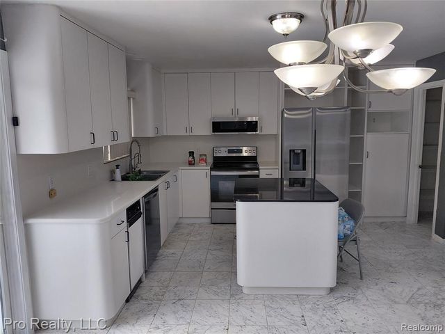 8445 Crestshire Drive, Ypsilanti, MI 48197