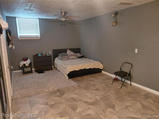 8445 Crestshire Drive, Ypsilanti, MI 48197