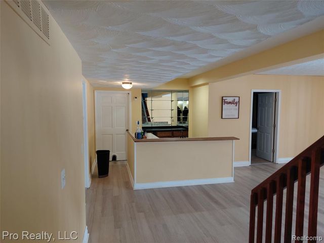 8445 Crestshire Drive, Ypsilanti, MI 48197
