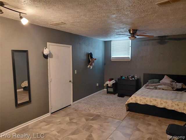 8445 Crestshire Drive, Ypsilanti, MI 48197