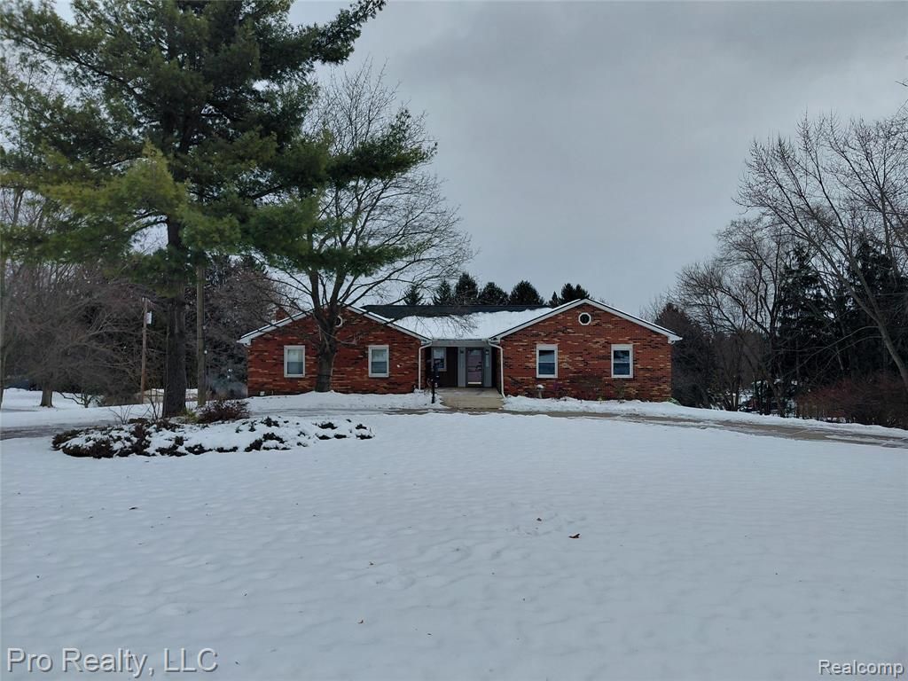 8445 Crestshire Drive, Ypsilanti, MI 48197