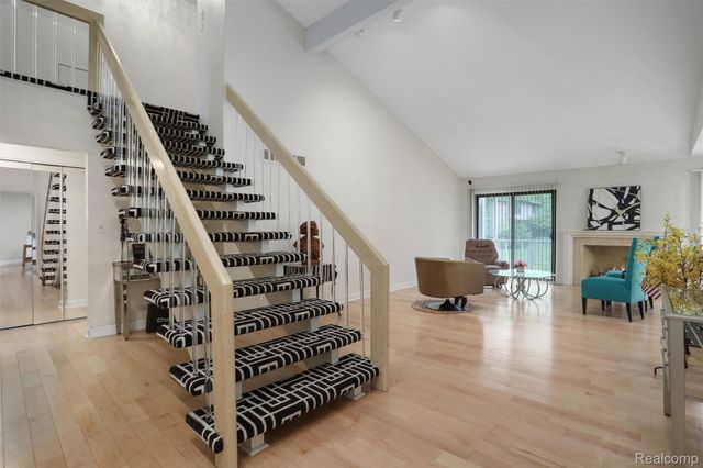 7273 Creeks Bend Court, West Bloomfield Charter Township, MI 48322
