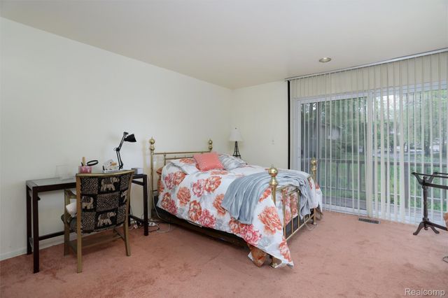 7273 Creeks Bend Court, West Bloomfield Charter Township, MI 48322