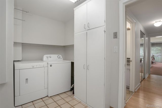 7273 Creeks Bend Court, West Bloomfield Charter Township, MI 48322