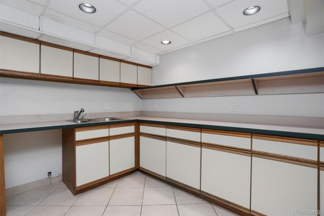 7273 Creeks Bend Court, West Bloomfield Charter Township, MI 48322