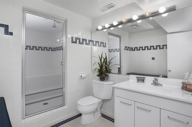 7273 Creeks Bend Court, West Bloomfield Charter Township, MI 48322