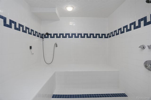7273 Creeks Bend Court, West Bloomfield Charter Township, MI 48322