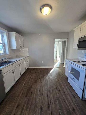 313 E Kay Street, Lansing, KS 66043