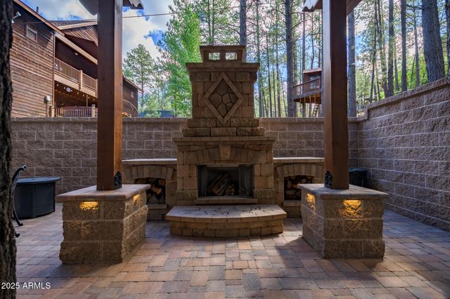 17385 MOUNTAINSIDE Place, Munds Park, AZ 86017