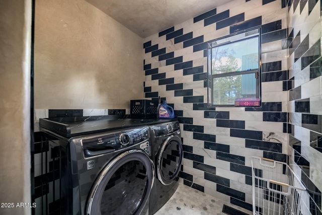 17385 MOUNTAINSIDE Place, Munds Park, AZ 86017