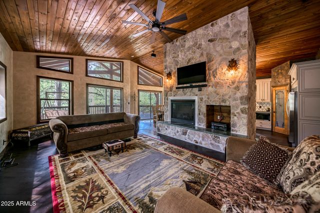 17385 MOUNTAINSIDE Place, Munds Park, AZ 86017