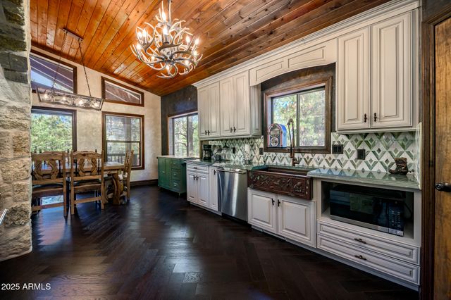 17385 MOUNTAINSIDE Place, Munds Park, AZ 86017